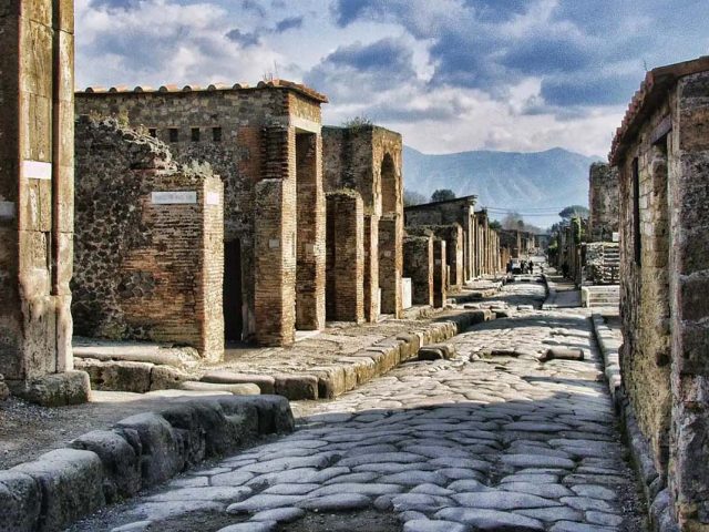 Pompeii Unveiled: A Day Trip from Rome into Ancient History